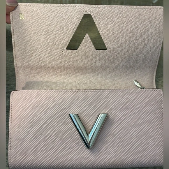 🩷✨SOLD✨🩷Louis Vuitton Pink Epi Twist Lock Long Wallst - Picture 7 of 9